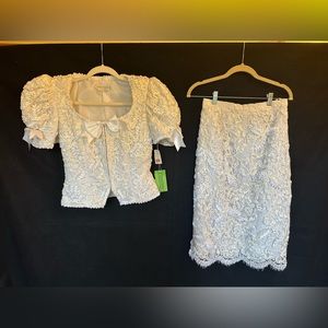 COPY - Vintage Victor Costa from Lord & Taylor White Two Piece Suit. Size 10 wi…